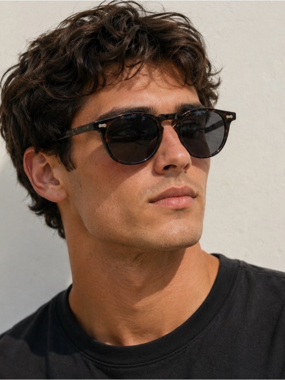 Carfia Classic Round Men’s Sunglasses in Tortoiseshell - Black Lenses. polarized